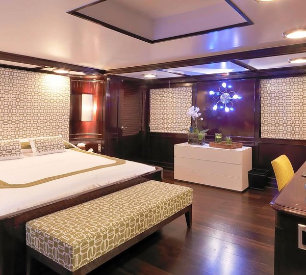 Yacht Expedition VOYAGER, Explorer Superyacht CHARTERWORLD Luxury